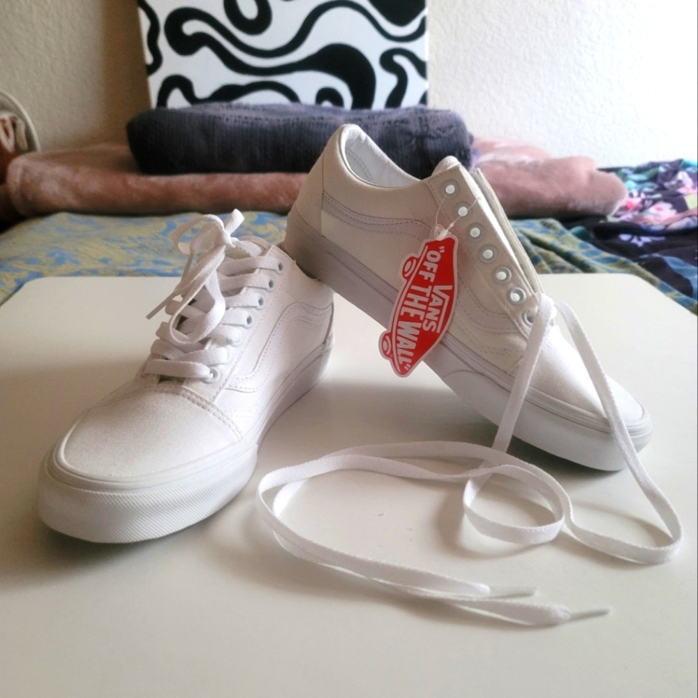 Vans Old Skool, white, size 9.0 women's, size 7.5 men's, new with tags and box.